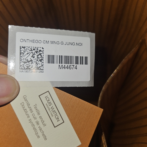 Louis Vuitton OntheGo Jungle - Picture 12 of 15